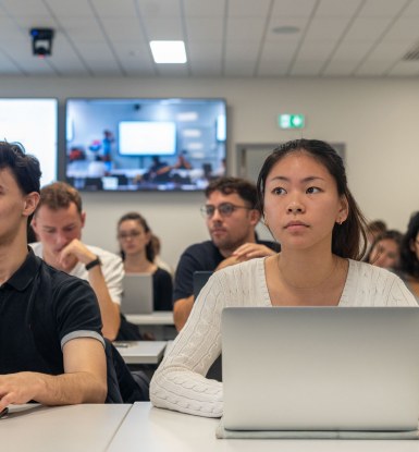 Des étudiants en pleine séance de cours