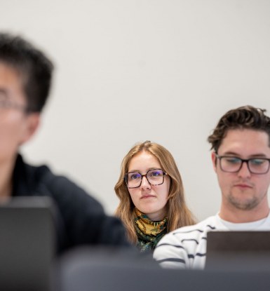 Trois étudiants PGE d'emlyon 