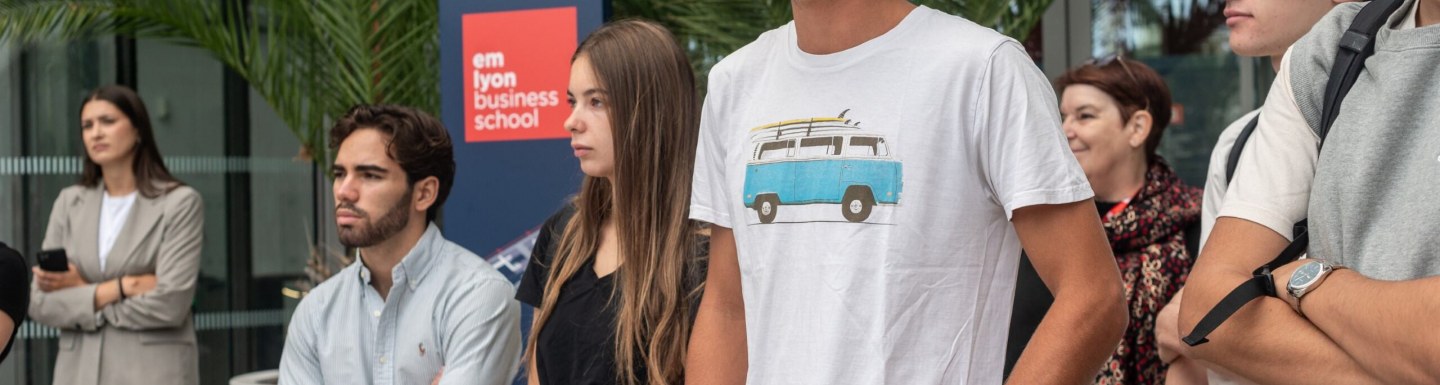 Étudiants d’emlyon lors des dispositif de rentrées autour de l’ODD 11.