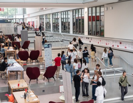 Etudiants dans le campus