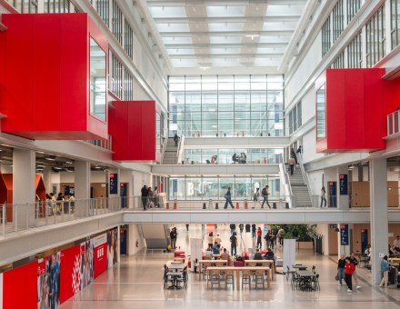 emlyon business school's building