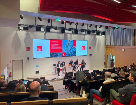 Révolution digitale et performance des organisations commerciales