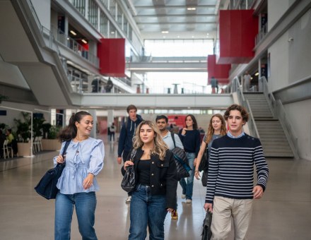 Students in the beating heart of emlyon business school