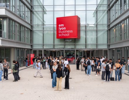 emlyon business school