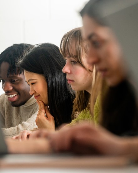 Dès la rentrée 2022, le Programme Grande Ecole d’emlyon évolue pour anticiper les évolutions du monde socio-économique, faire émerger les métiers de demain et répondre mieux encore aux attentes des entreprises et des étudiants.